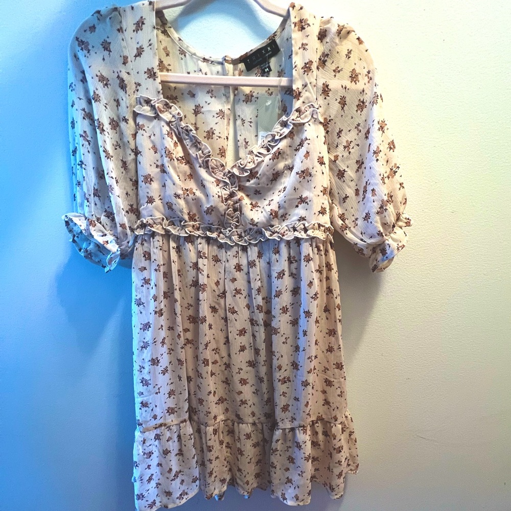 NWT Francesca’s Cream Floral Flowy Mini Dress -Medium